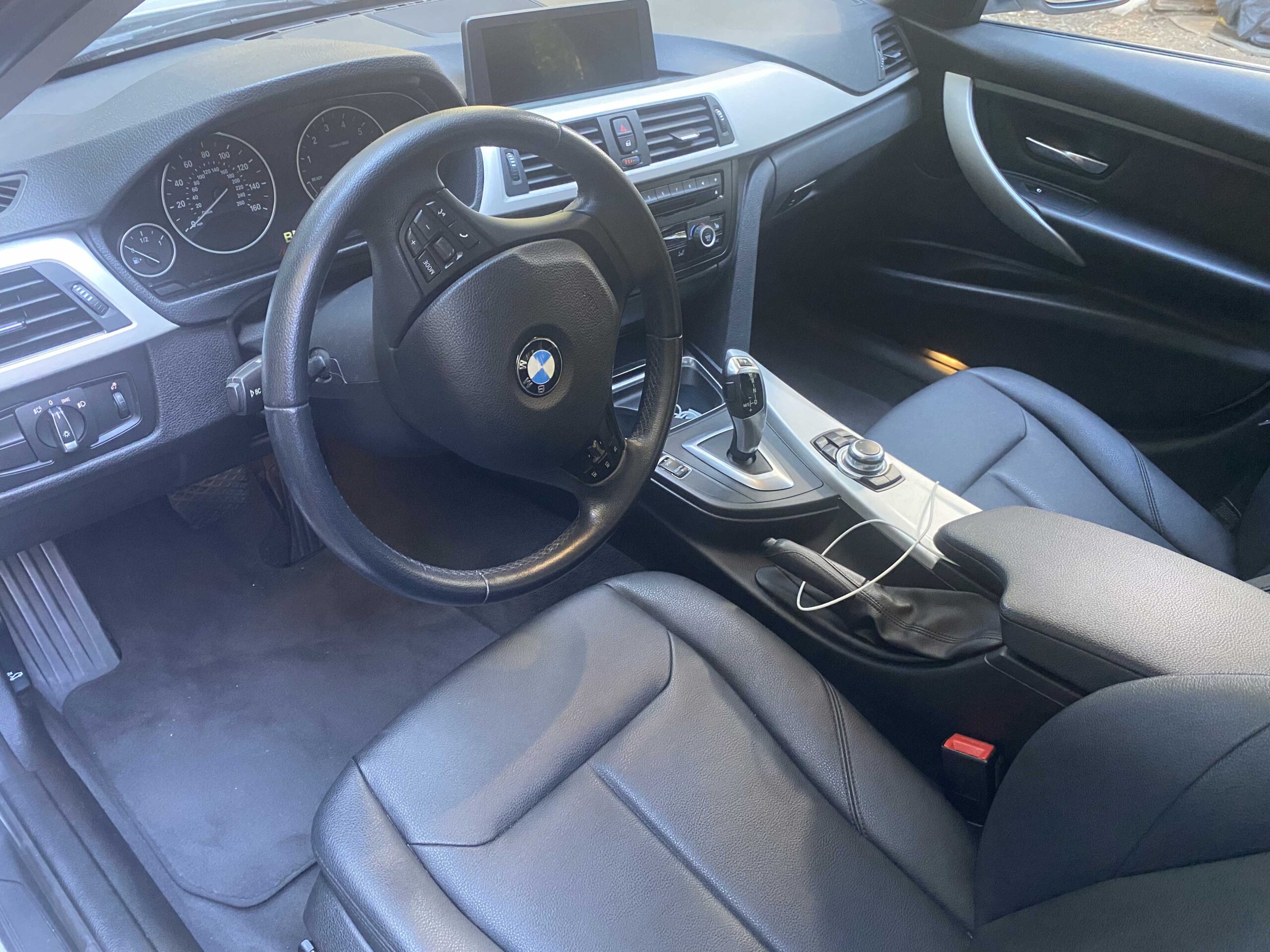 Car lockout unlocking service for locked keys in vehicle in San Jose