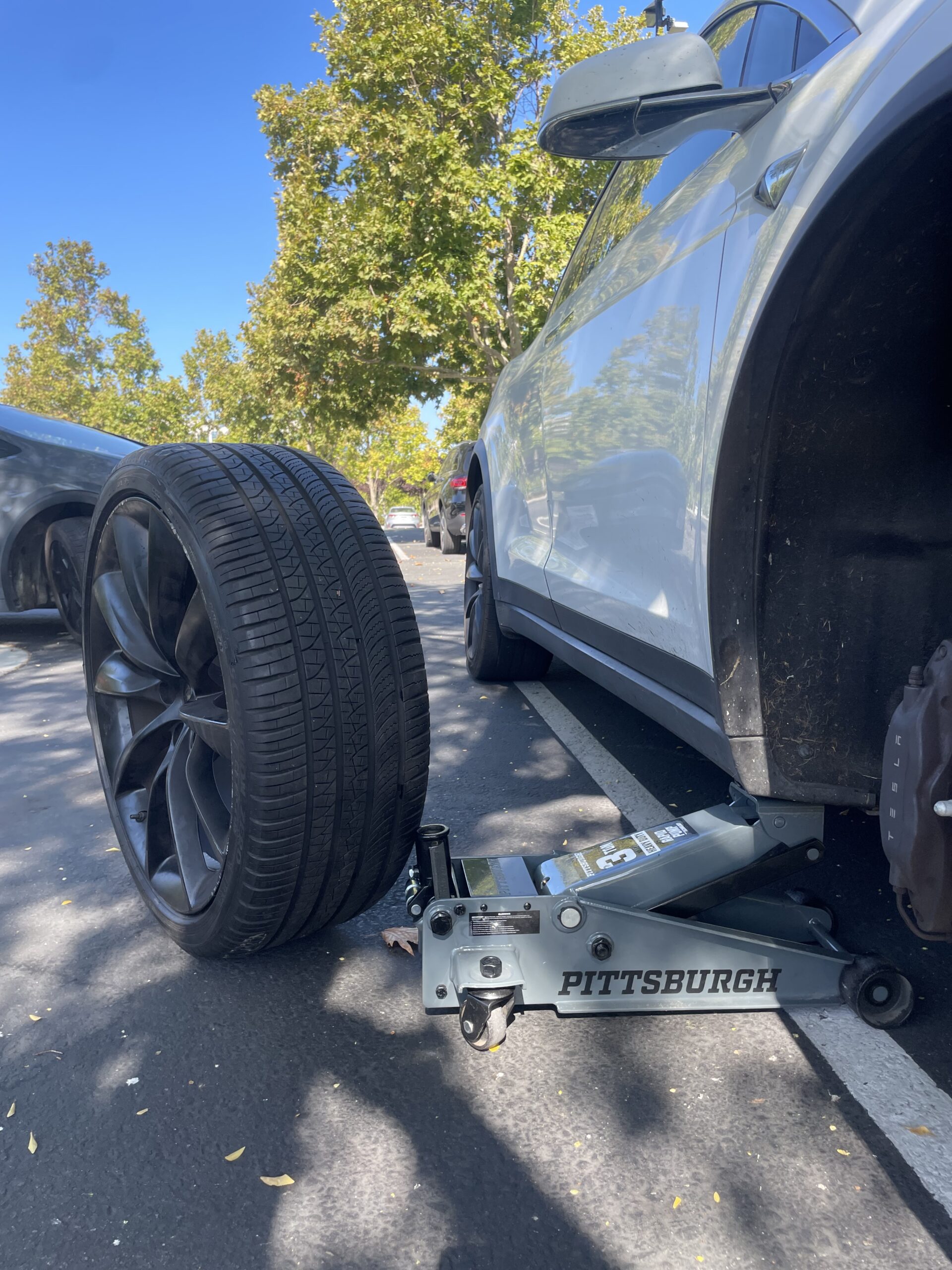 SOS Roadside technician responding to a breakdown call in Campbell CA