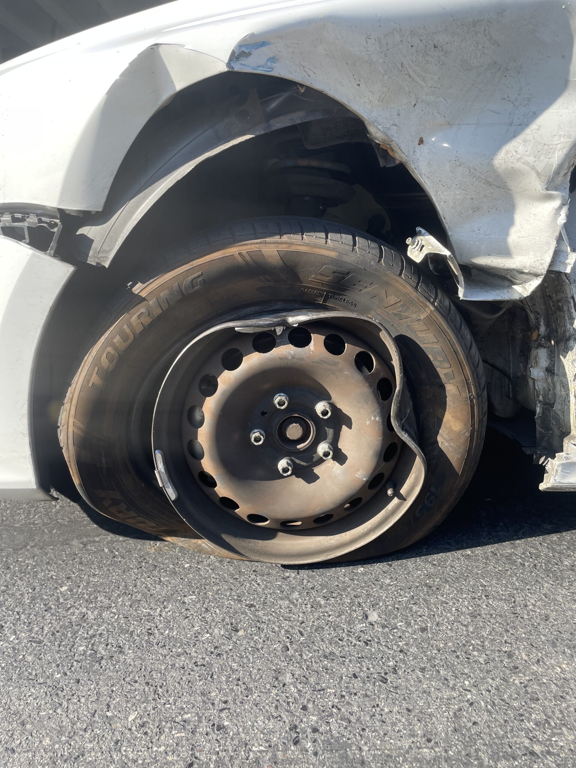 Flat tire change and repair service on the roadside in San Jose